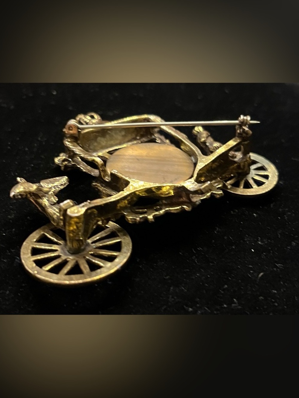 Vintage Gold-Tone Carriage Brooch with Red Rose Dial - Picture 3 of 7